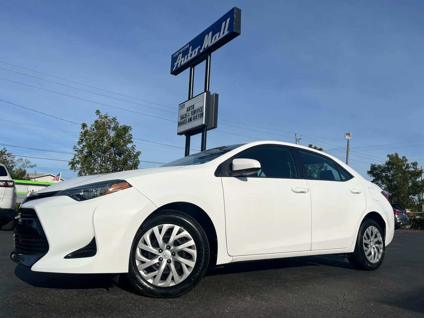 2019 Toyota Corolla LE - Photo 4