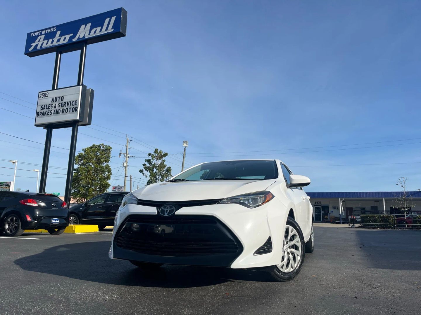 2019 Toyota Corolla LE - Photo 5