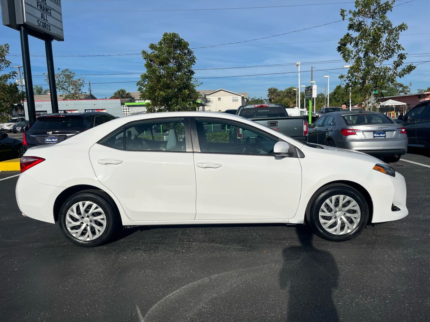 2019 Toyota Corolla LE - Photo 12