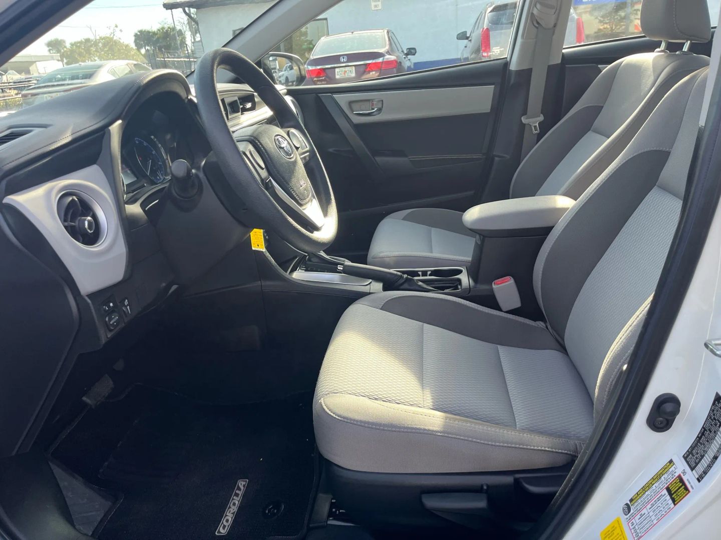 2019 Toyota Corolla LE - Photo 18