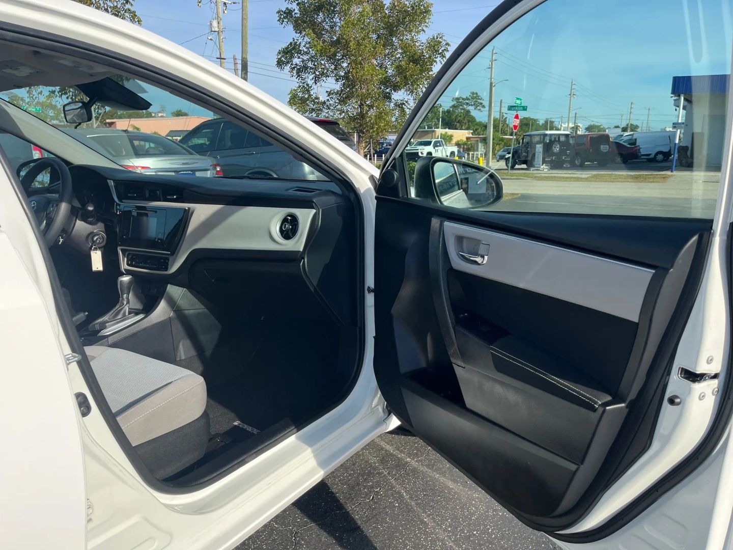 2019 Toyota Corolla LE - Photo 30