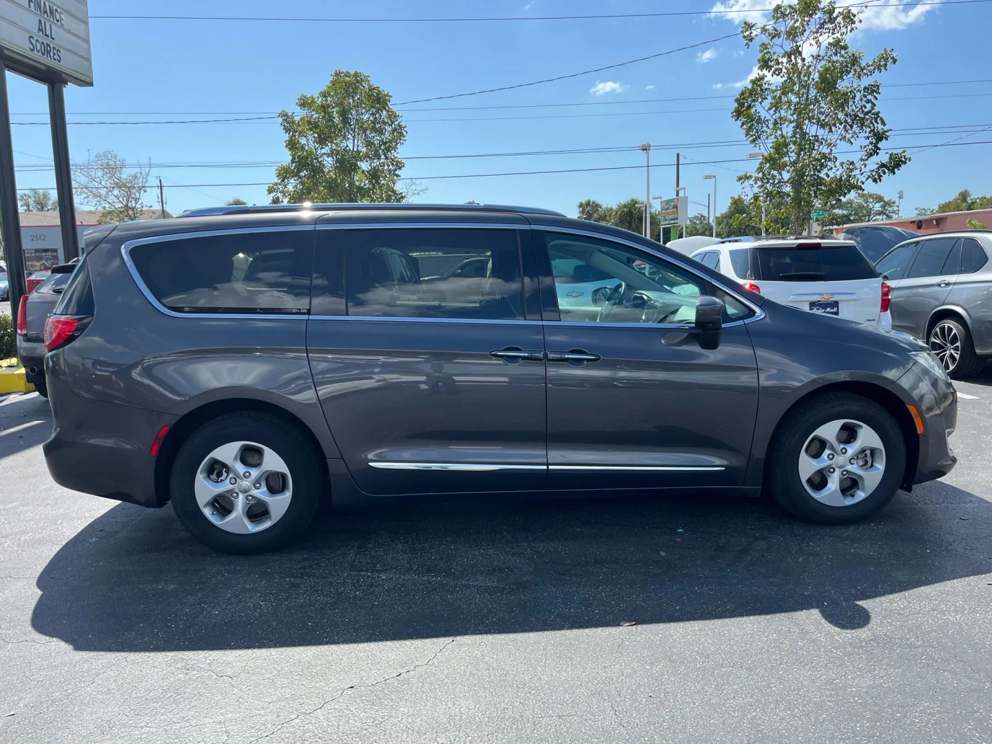 2017 Chrysler Pacifica Touring-L Plus - Photo 11