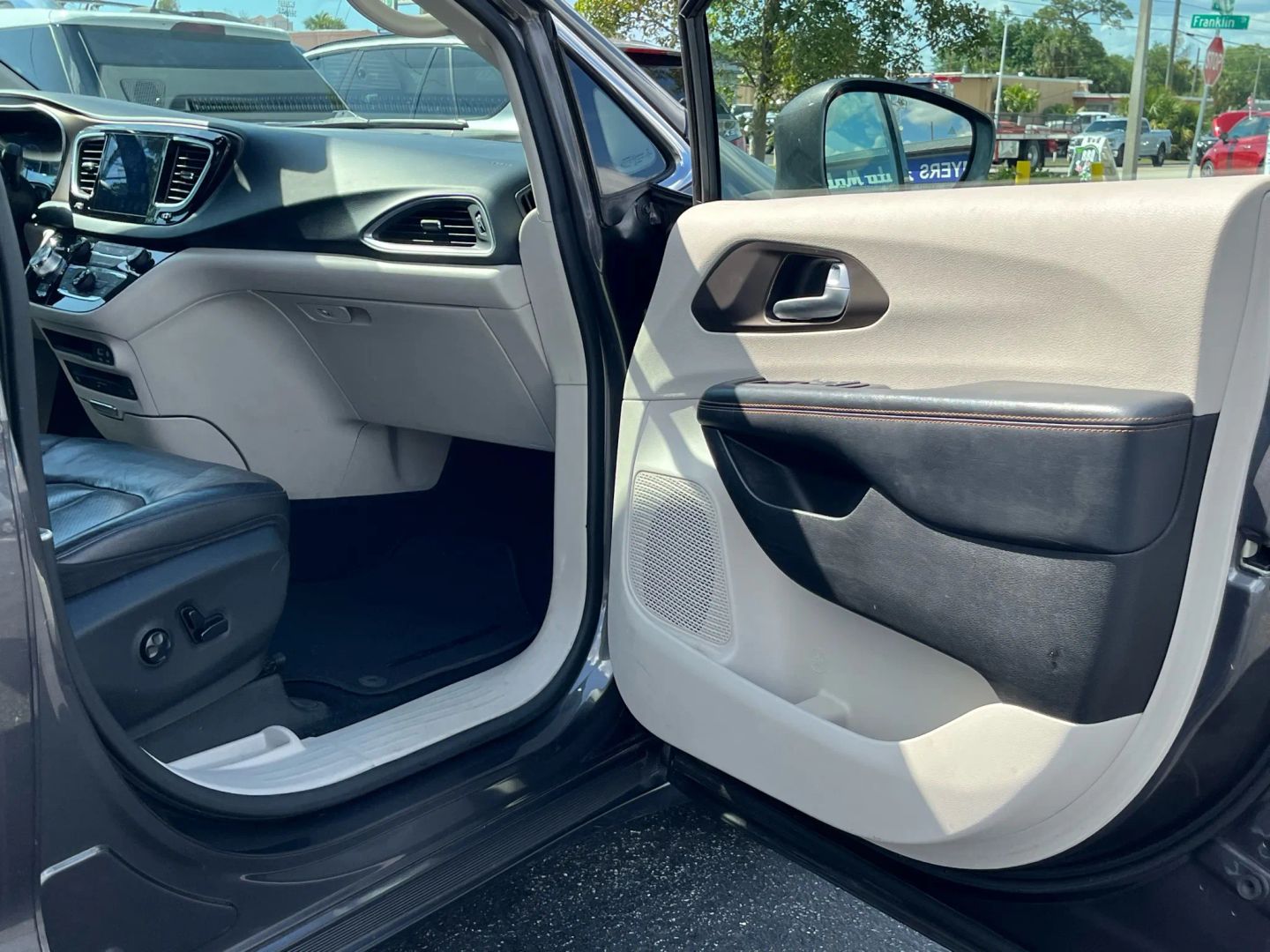 2017 Chrysler Pacifica Touring-L Plus - Photo 28