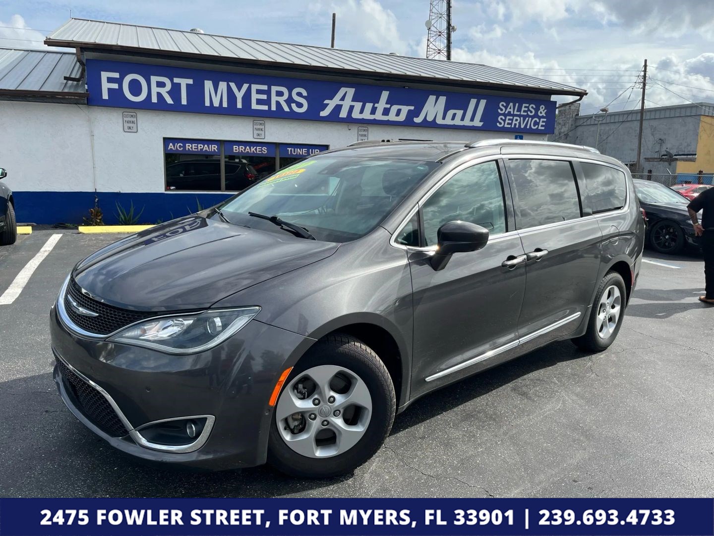 2017 Chrysler Pacifica Touring-L Plus's photo