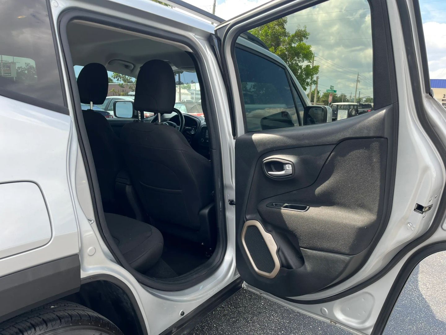 2017 Jeep Renegade Latitude - Photo 24
