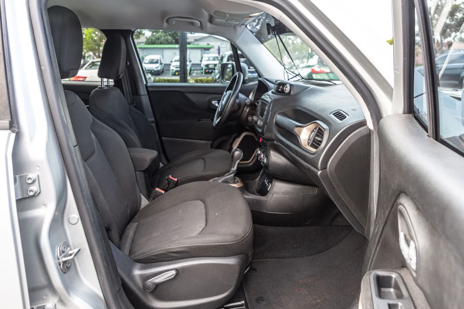 Photo 37 of this Jeep Renegade