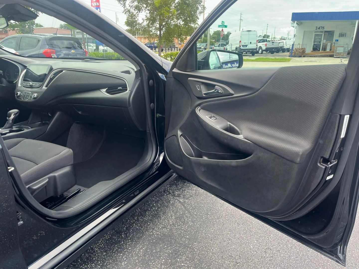2023 Chevrolet Malibu 1LT - Photo 30