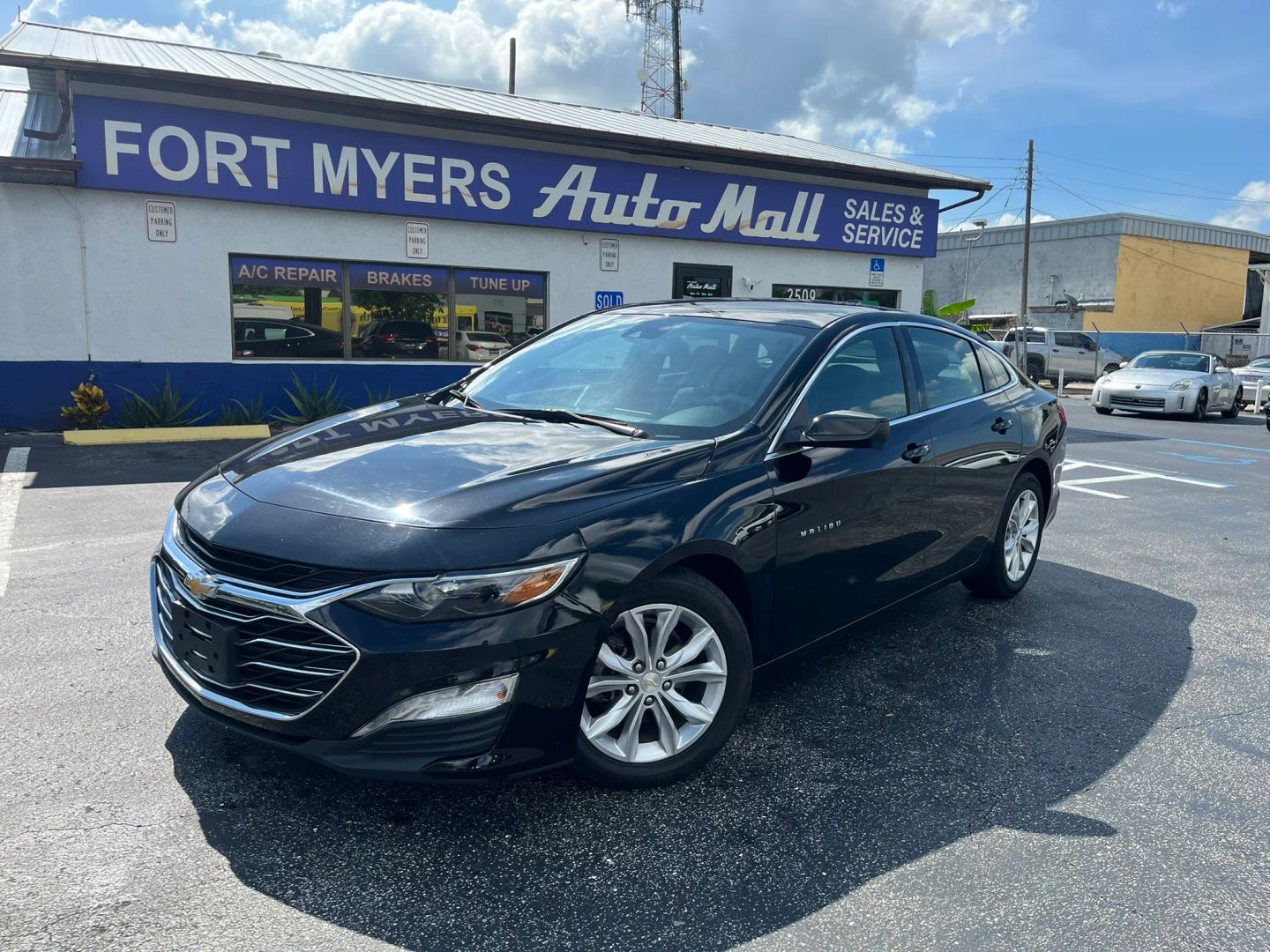 2023 Chevrolet Malibu 1LT - Photo 2