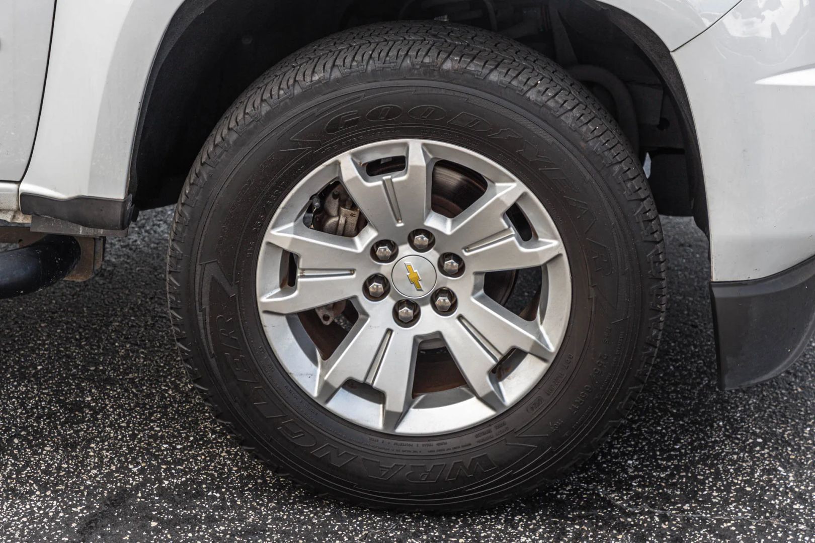 Photo 15 of this Chevrolet Colorado