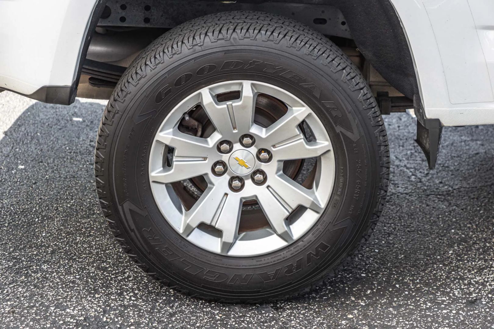 Photo 21 of this Chevrolet Colorado