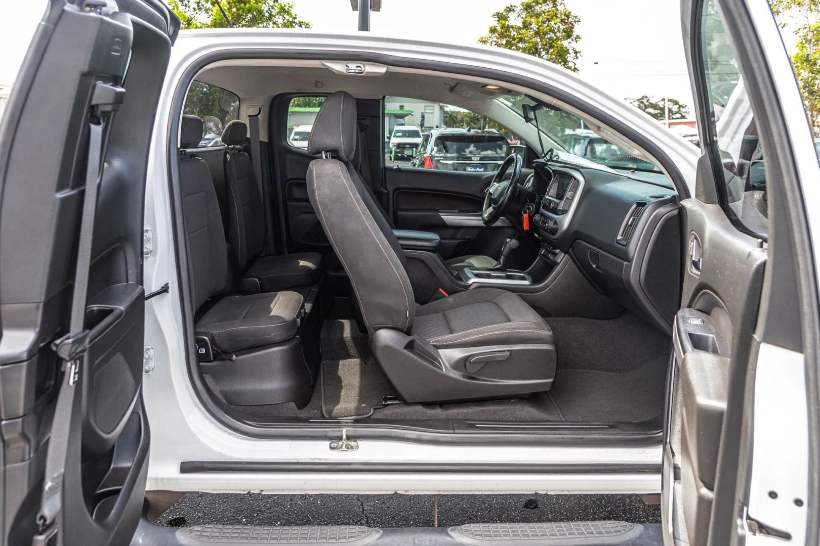 Photo 32 of this Chevrolet Colorado