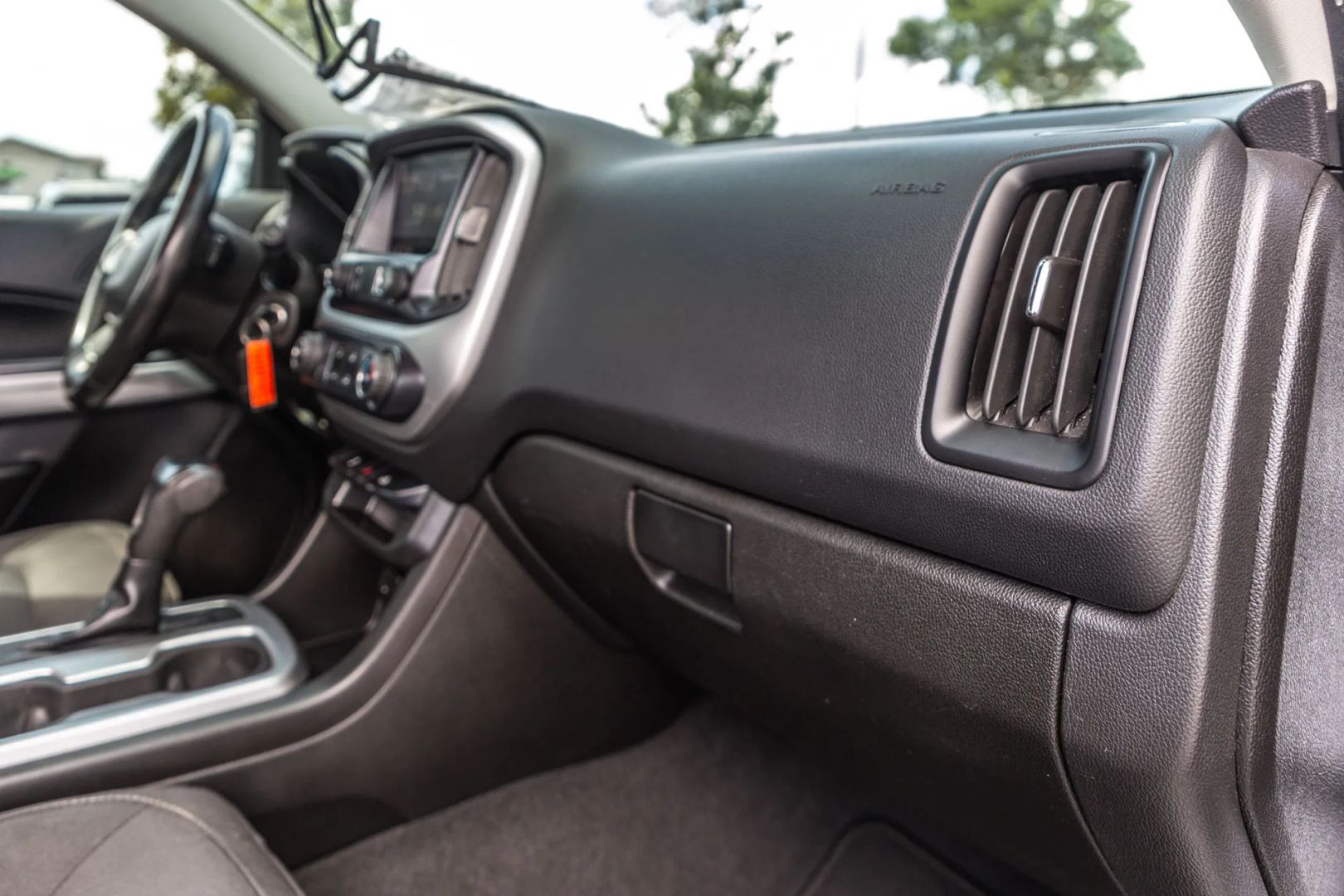 Photo 40 of this Chevrolet Colorado