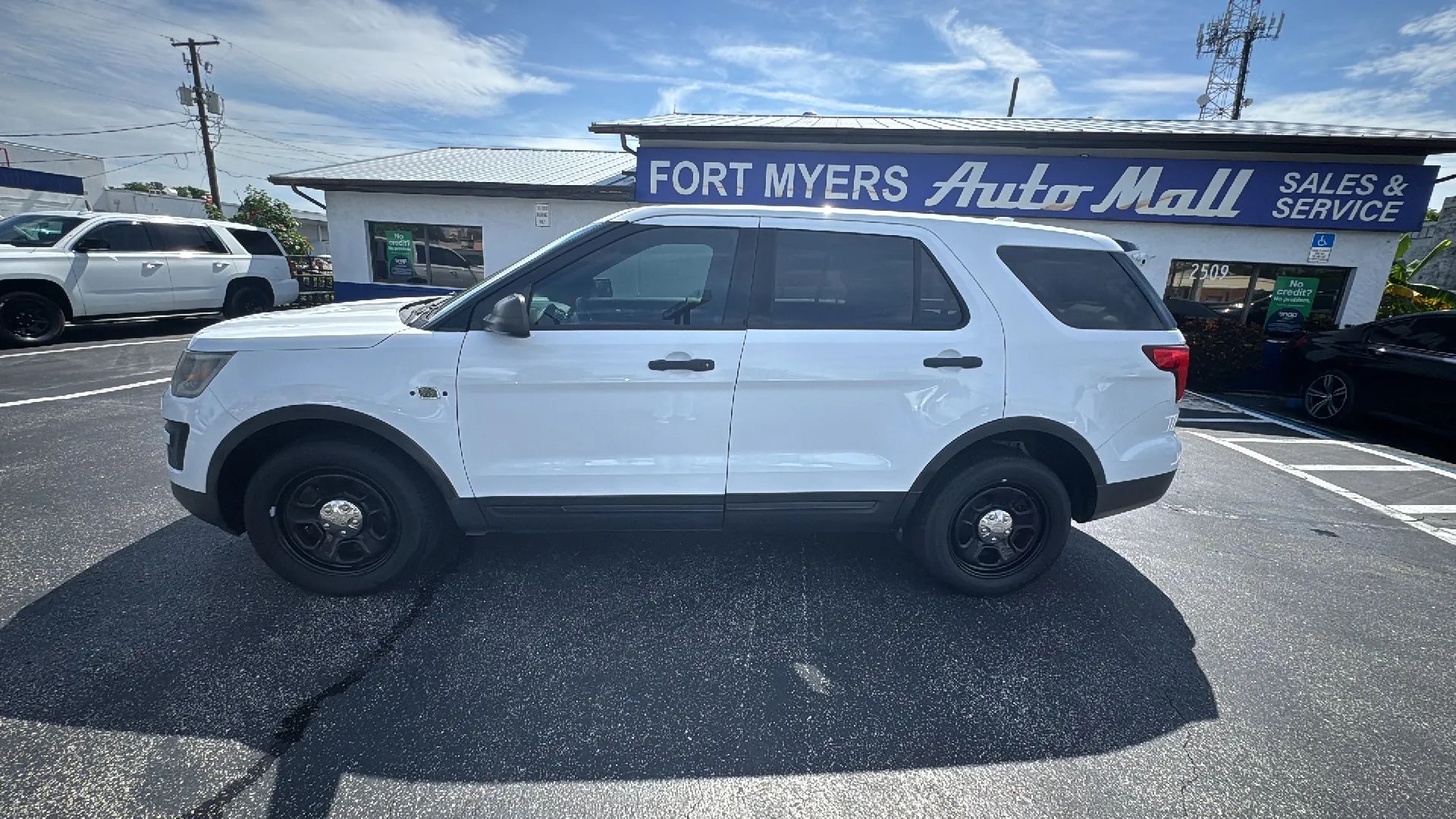 Ford Police Interceptor Utility photo 5