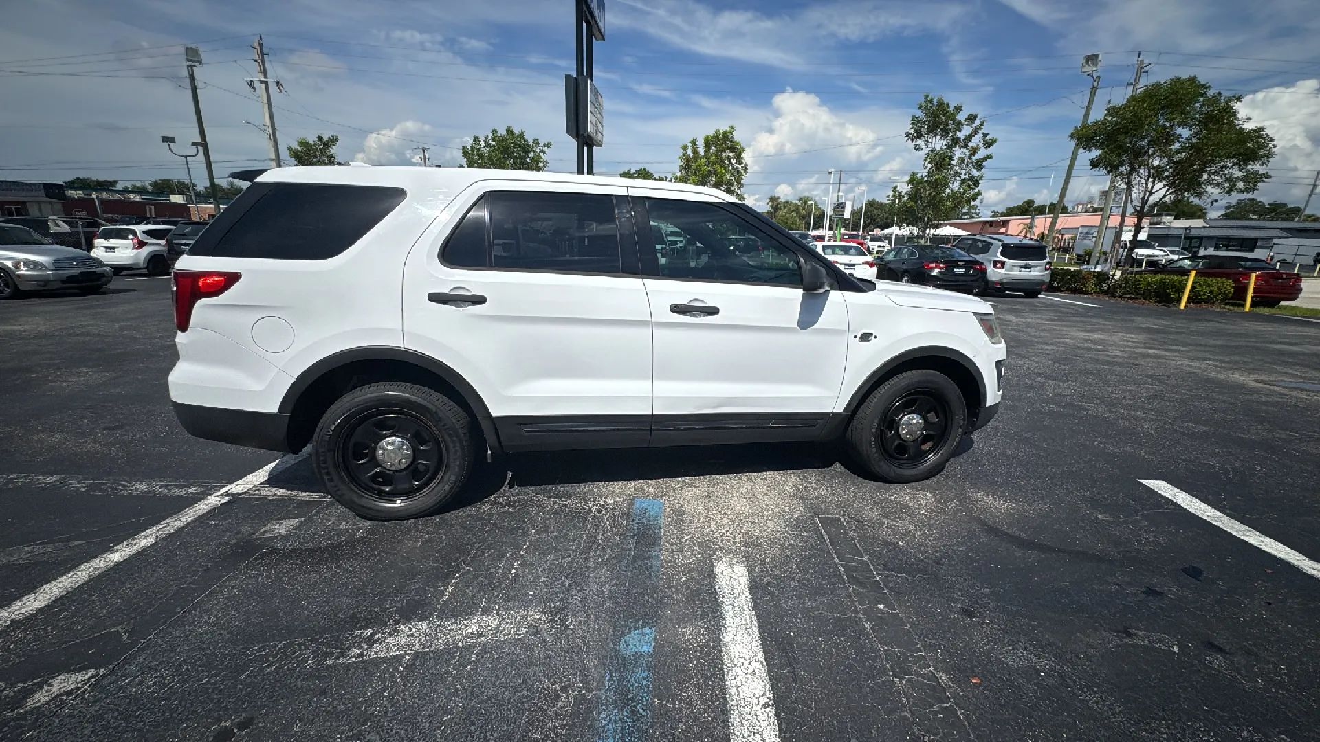 Ford Police Interceptor Utility photo 9