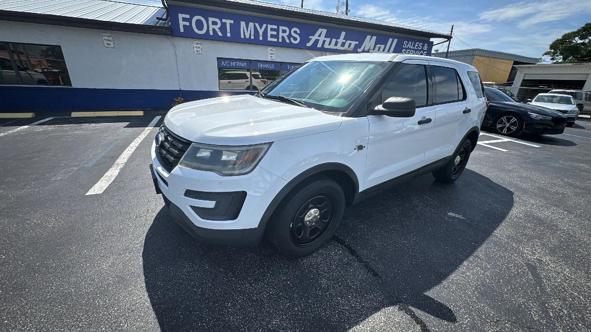 Ford Police Interceptor Utility photo 14