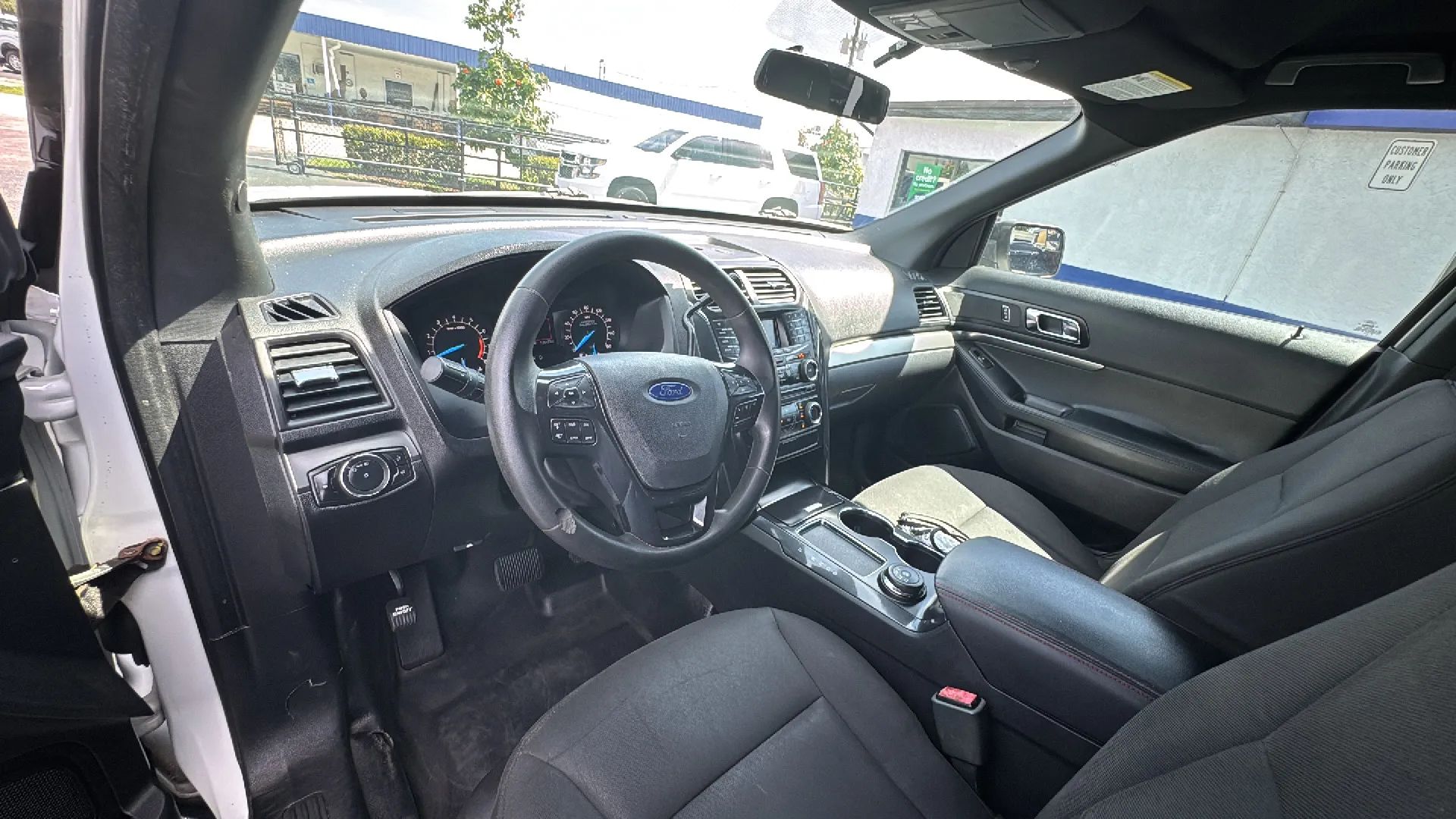 Ford Police Interceptor Utility photo 21