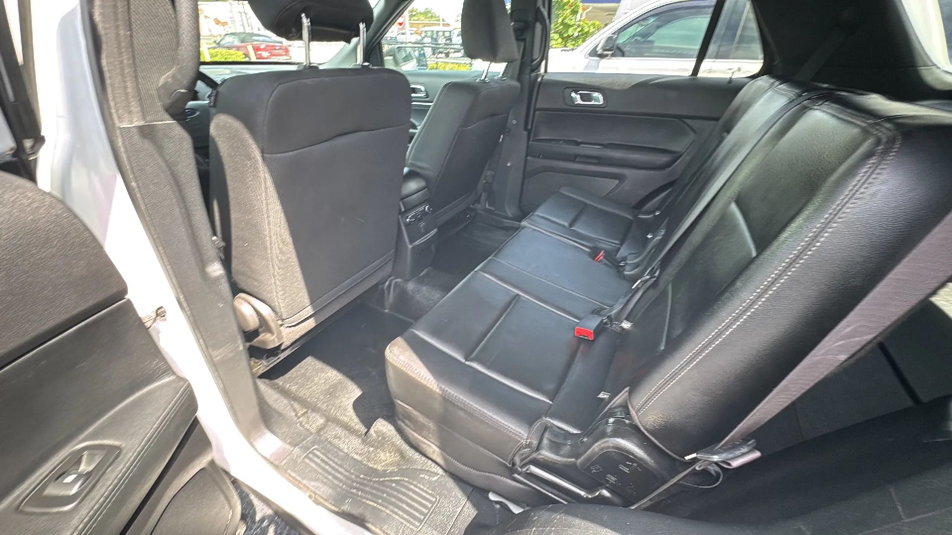 Ford Police Interceptor Utility photo 35