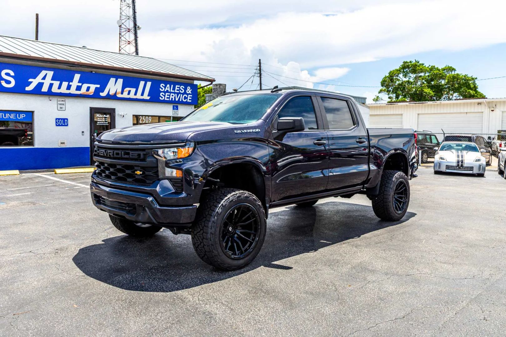 Chevrolet Silverado photo 2