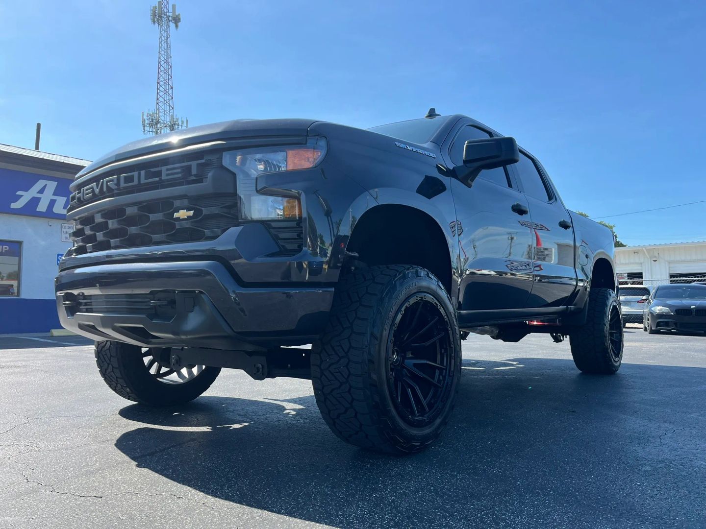 Chevrolet Silverado photo 3