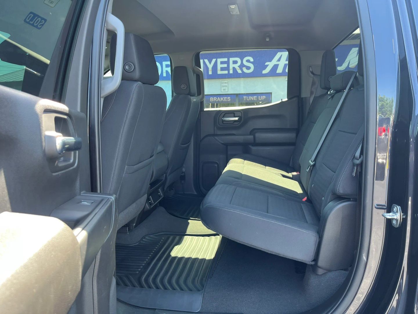 Chevrolet Silverado photo 20