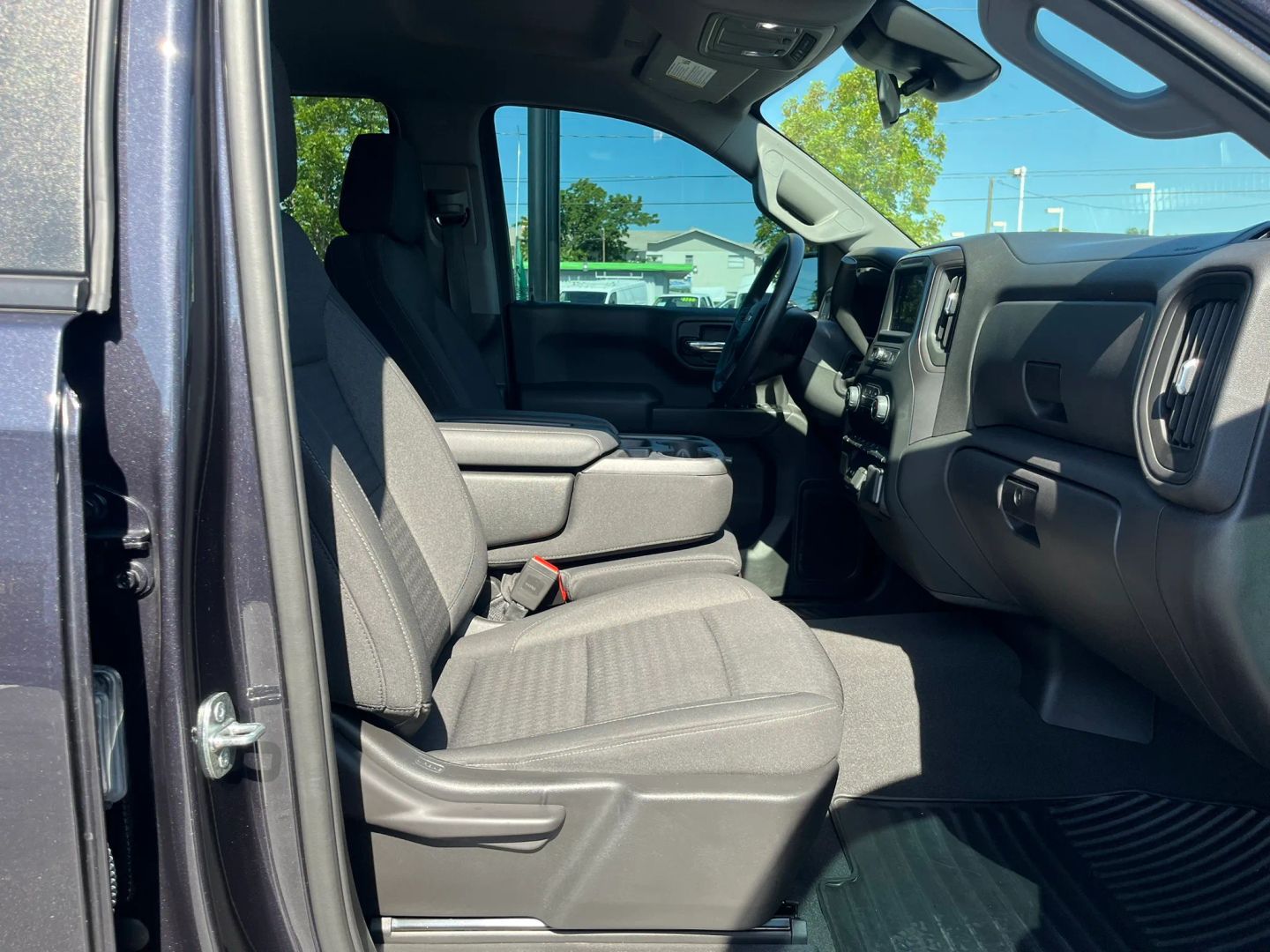 Chevrolet Silverado photo 32