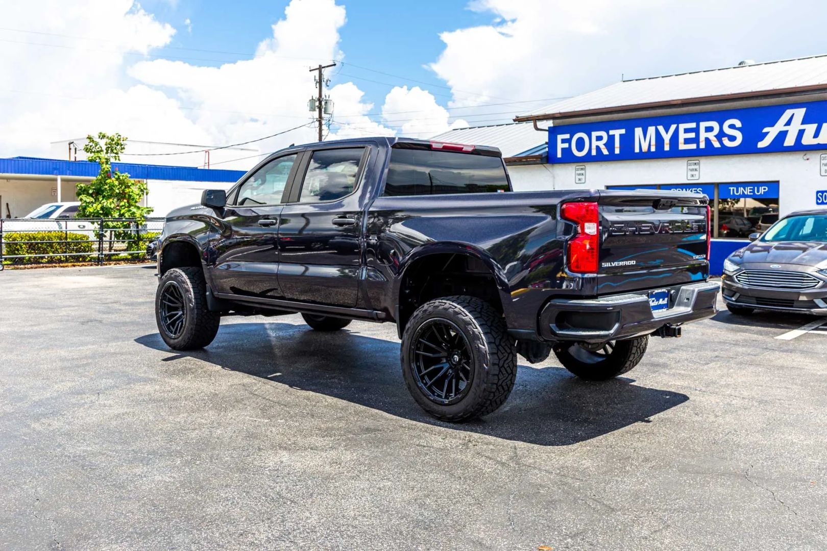 Chevrolet Silverado photo 34