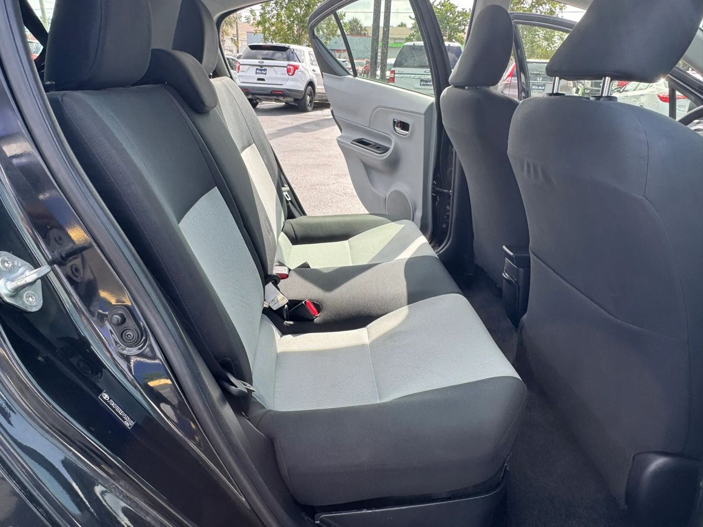 Toyota Prius C photo 10