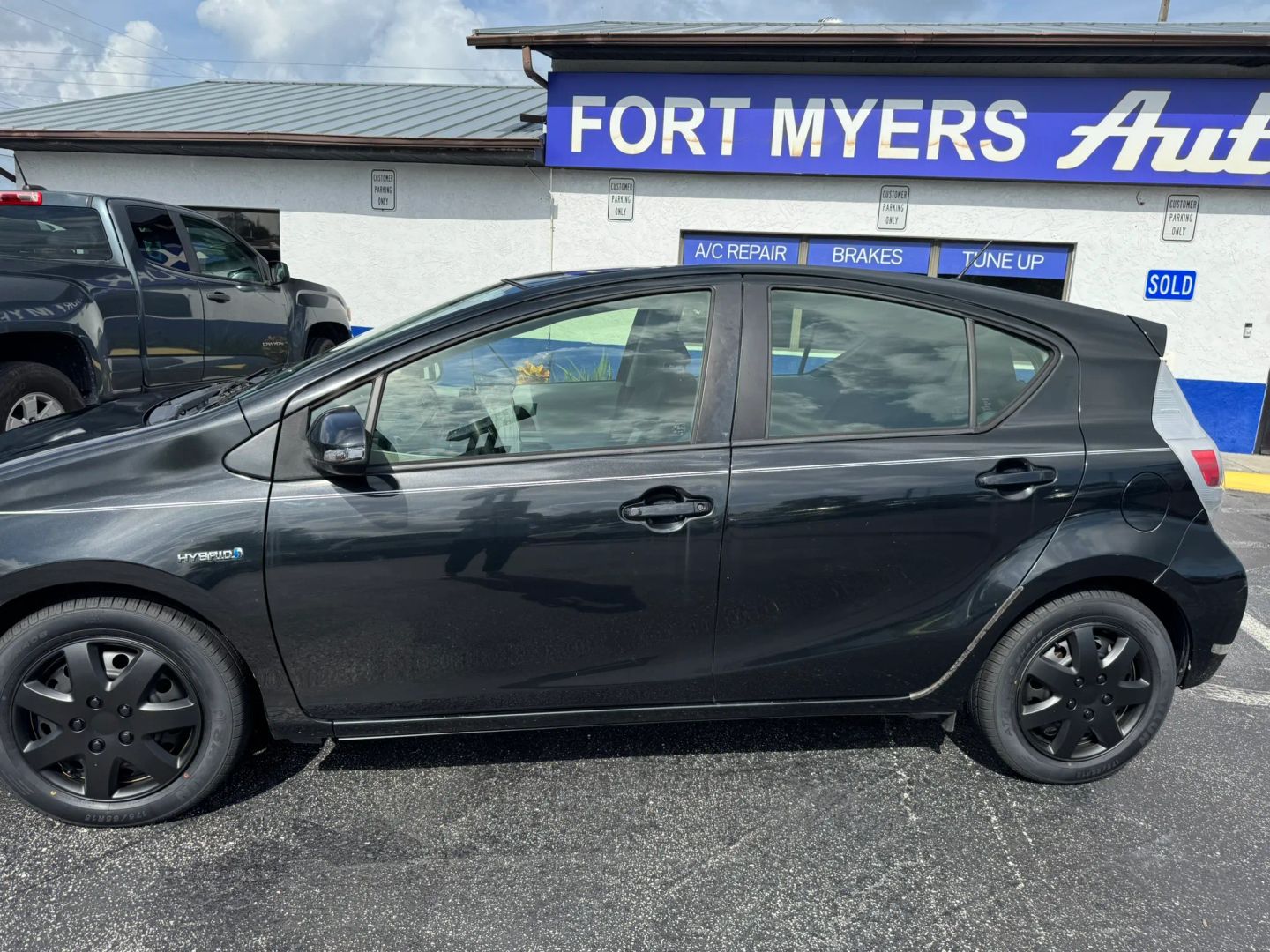 Toyota Prius C photo 11