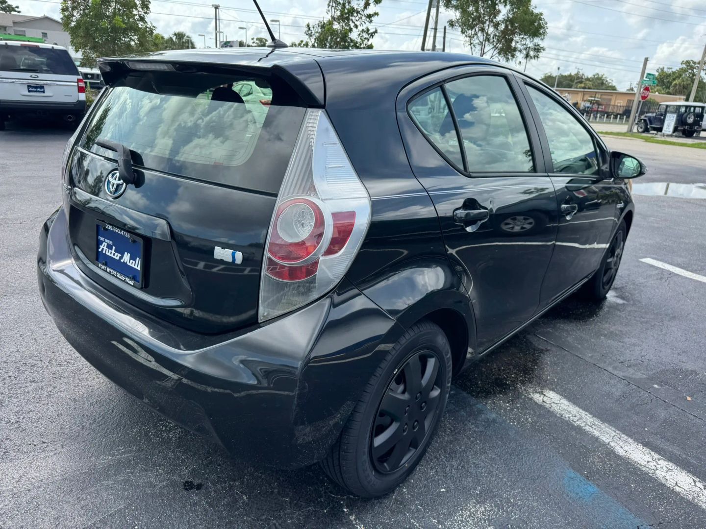 Toyota Prius C photo 13