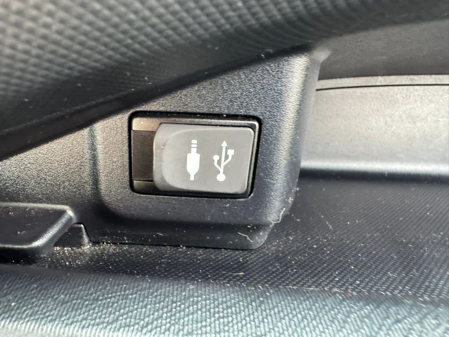 Toyota Prius C photo 15