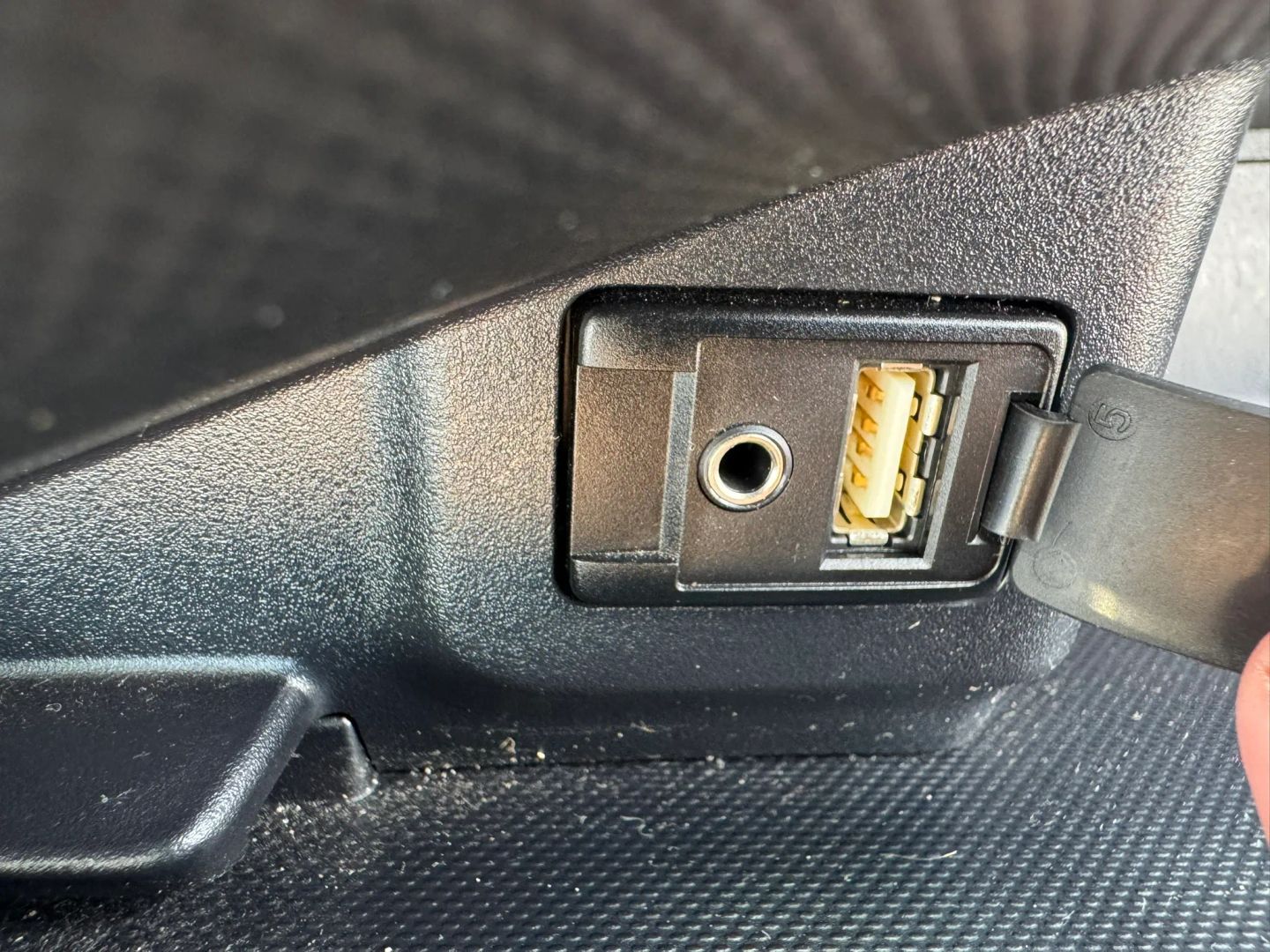 Toyota Prius C photo 16