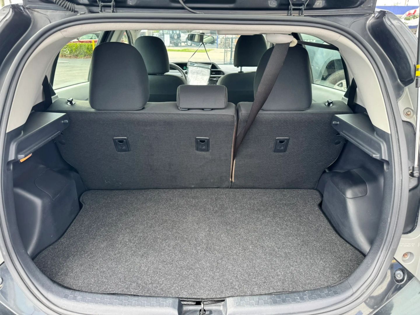 Toyota Prius C photo 26
