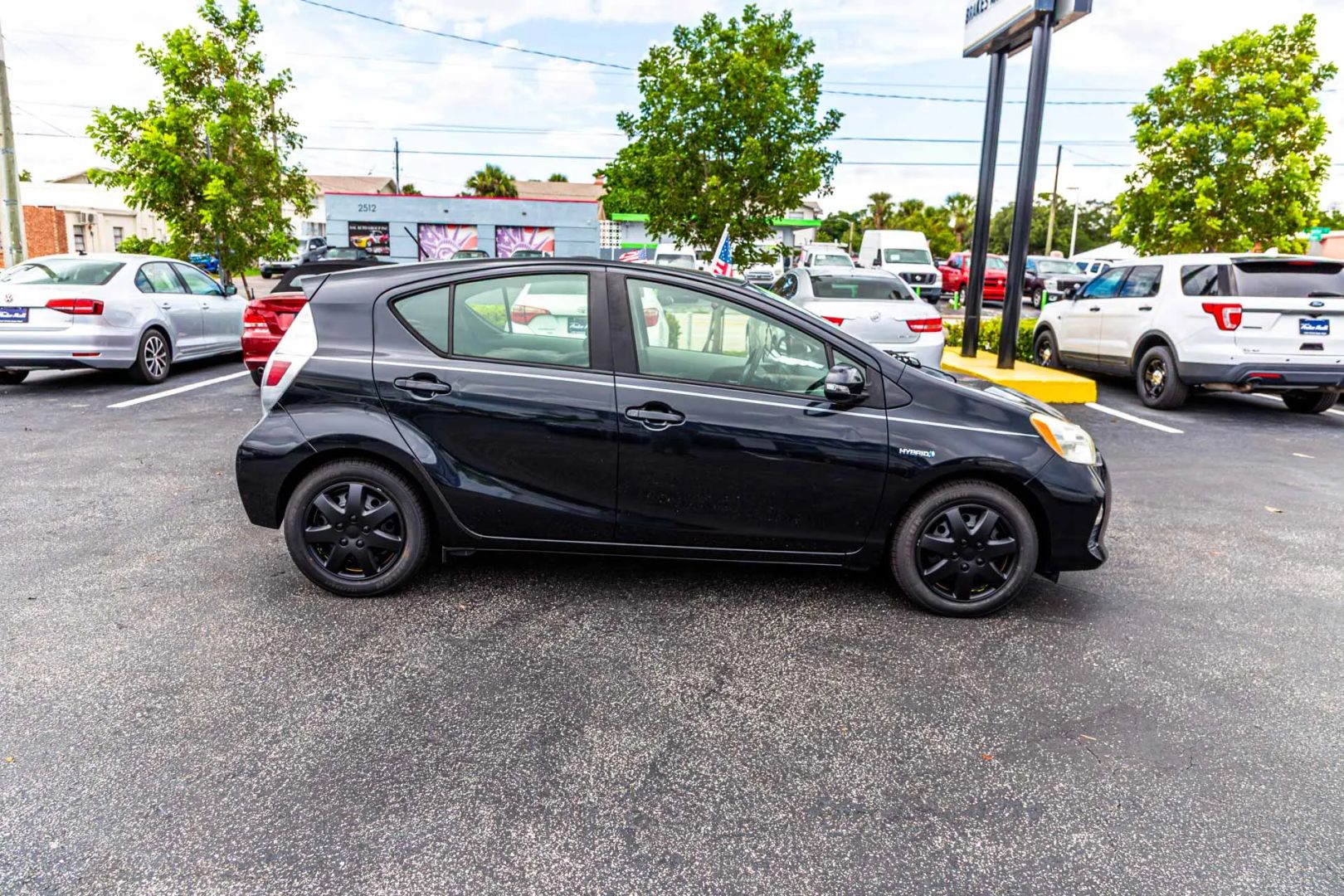Toyota Prius C photo 36