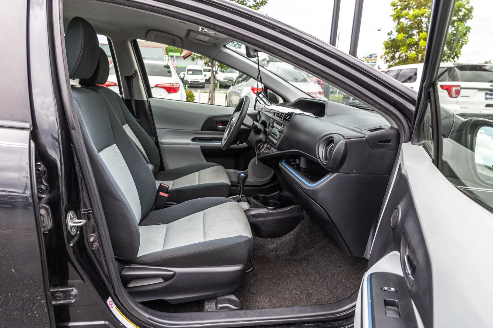 Toyota Prius C photo 52