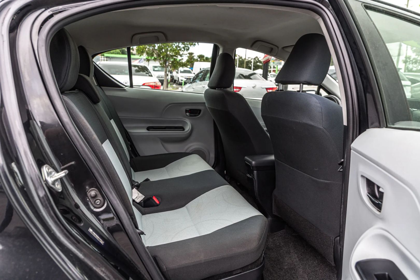 Toyota Prius C photo 57