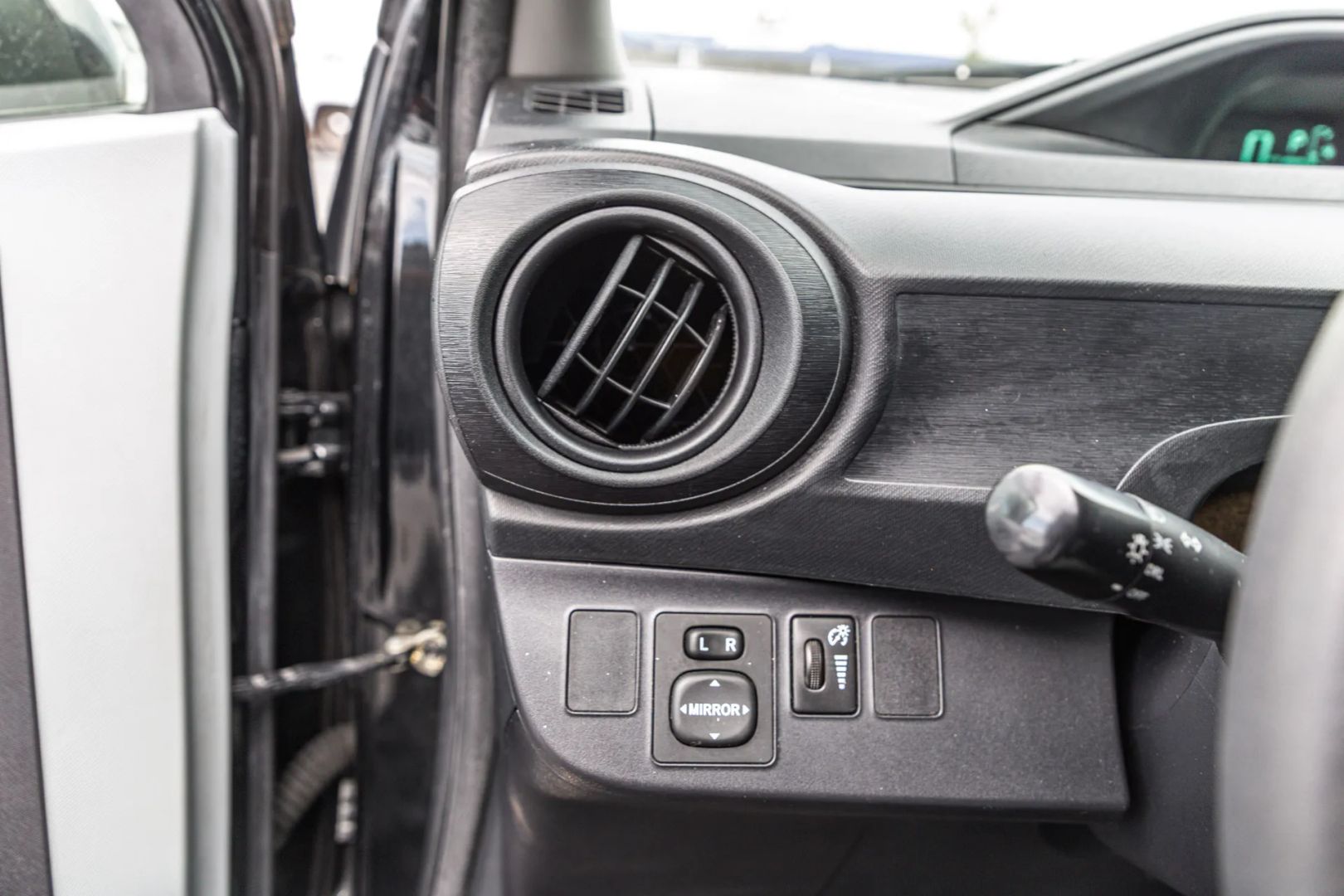 Toyota Prius C photo 66