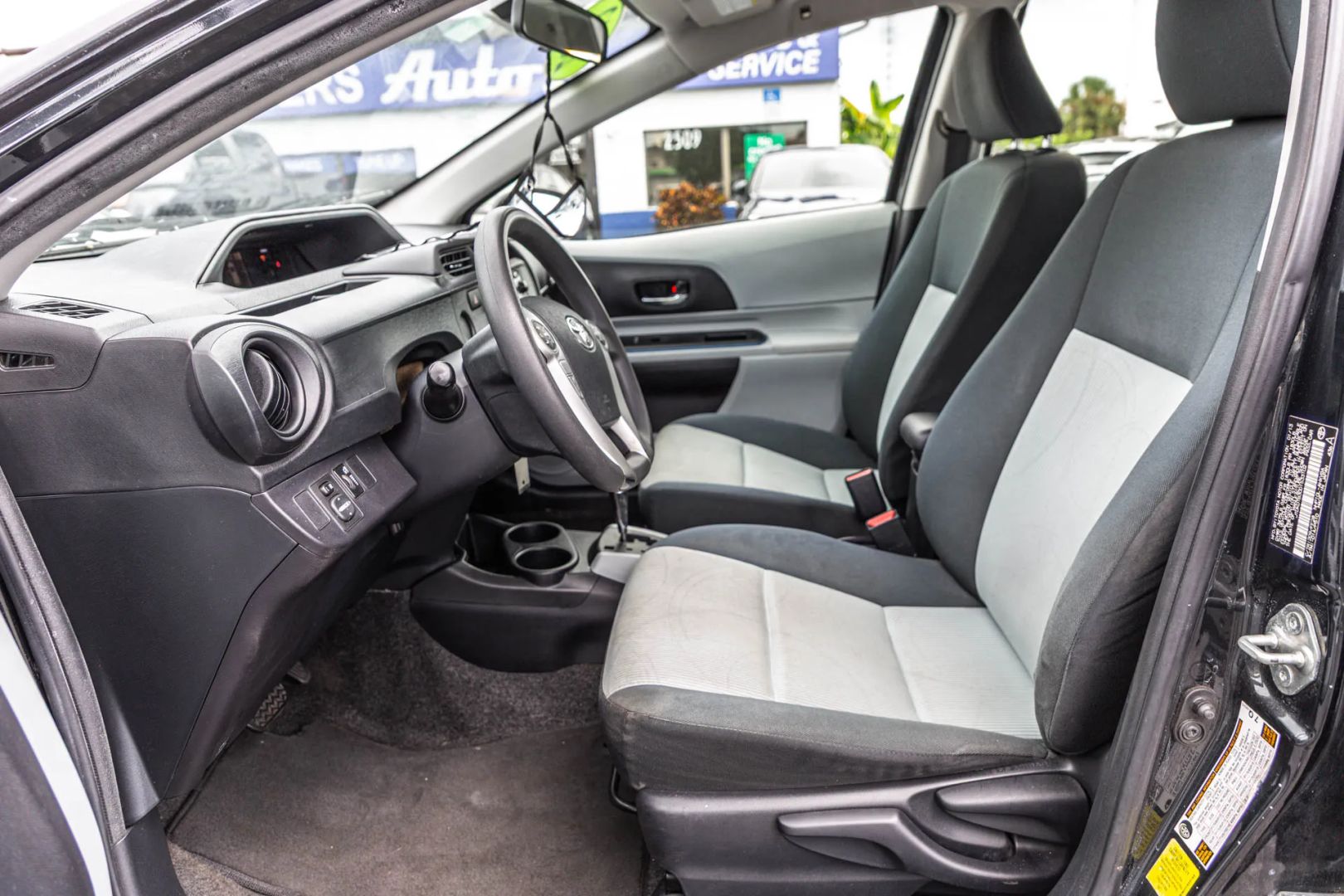 Toyota Prius C photo 67
