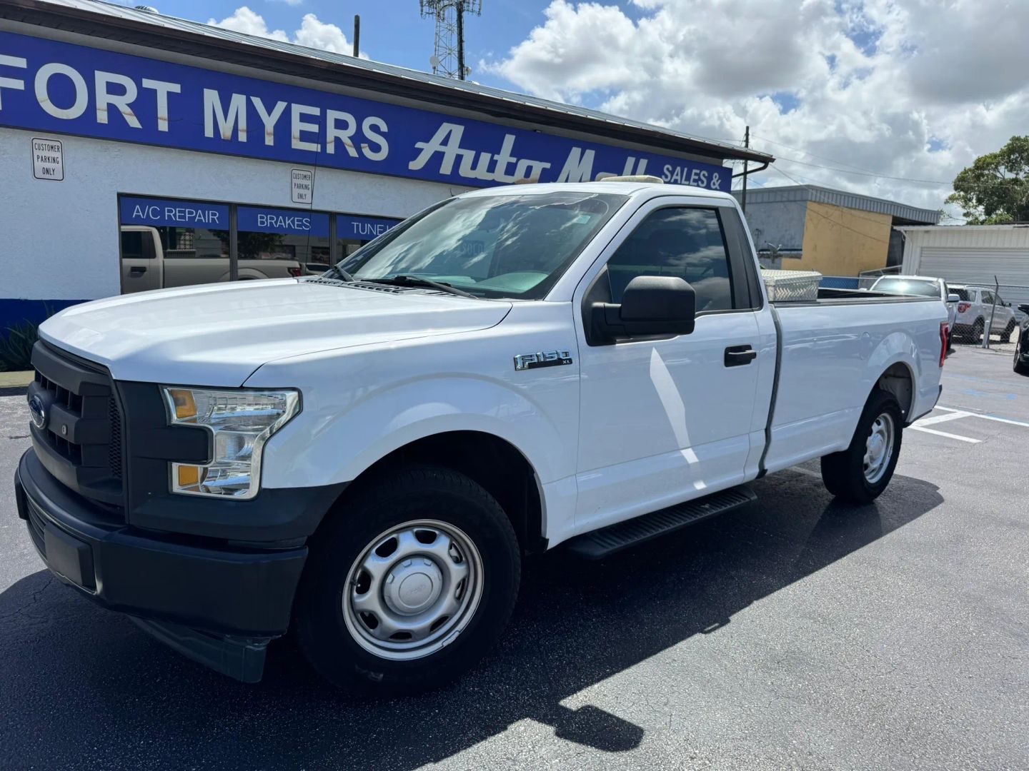 Ford F-150 photo 2
