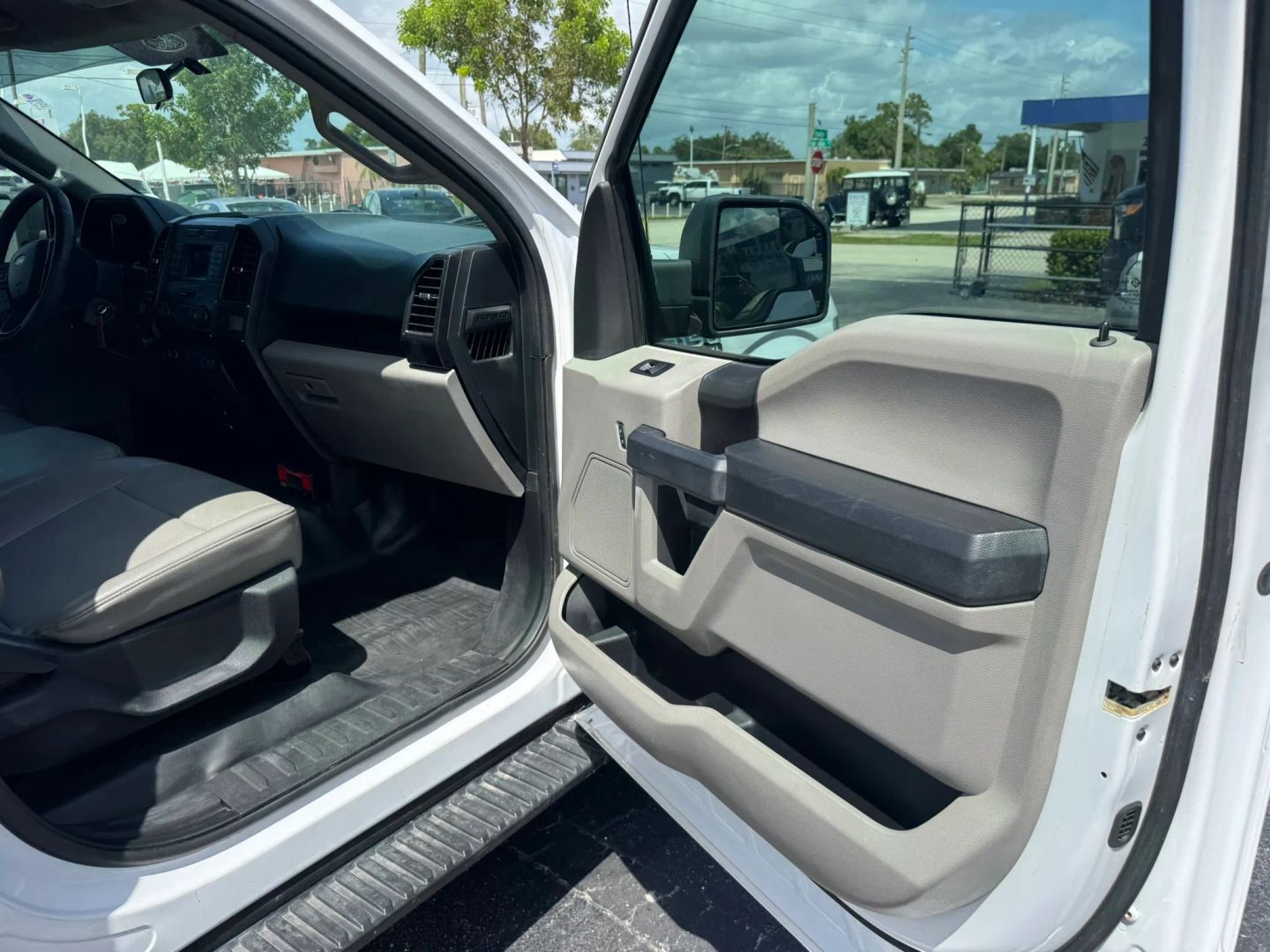 Ford F-150 photo 10