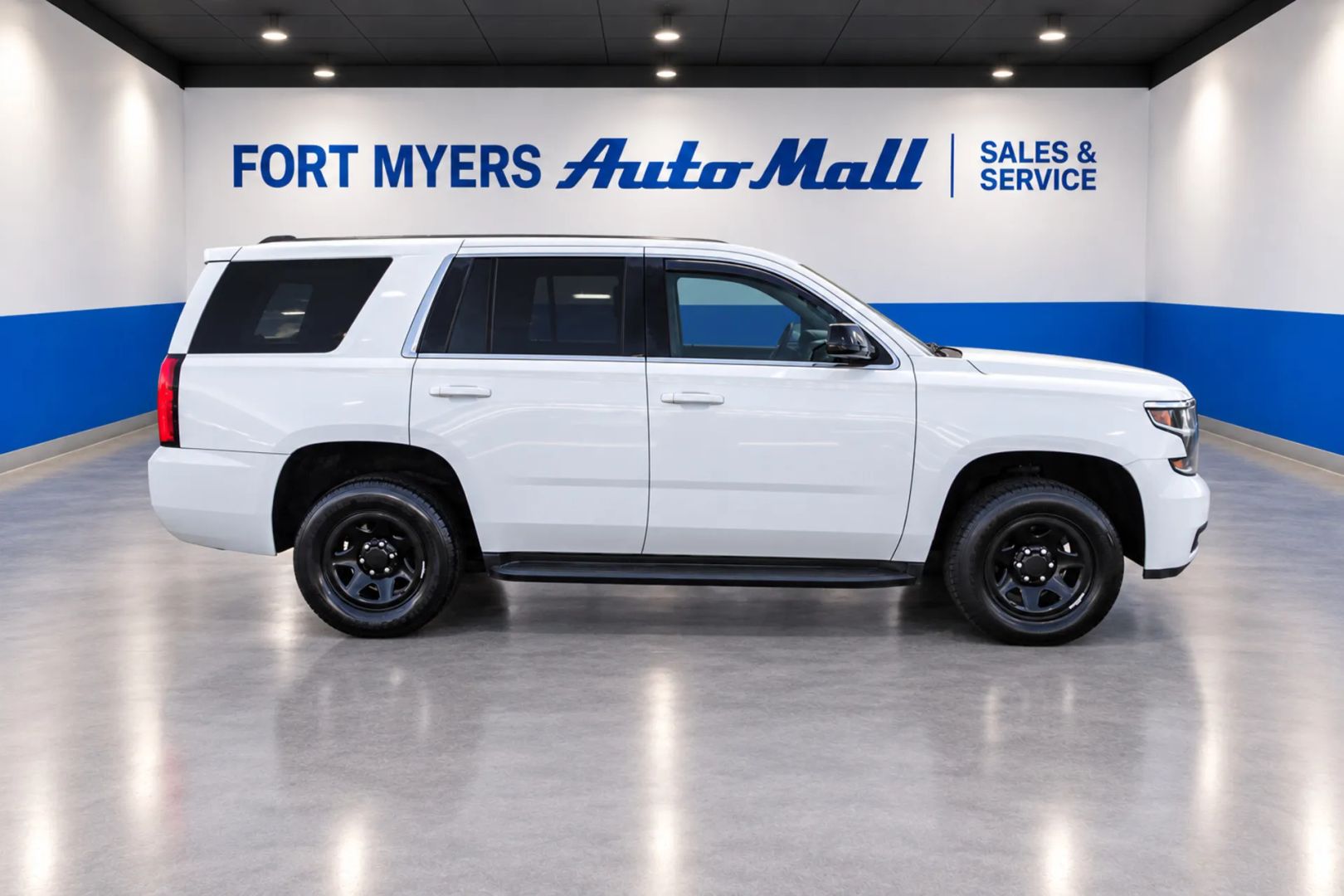 Chevrolet Tahoe photo 2