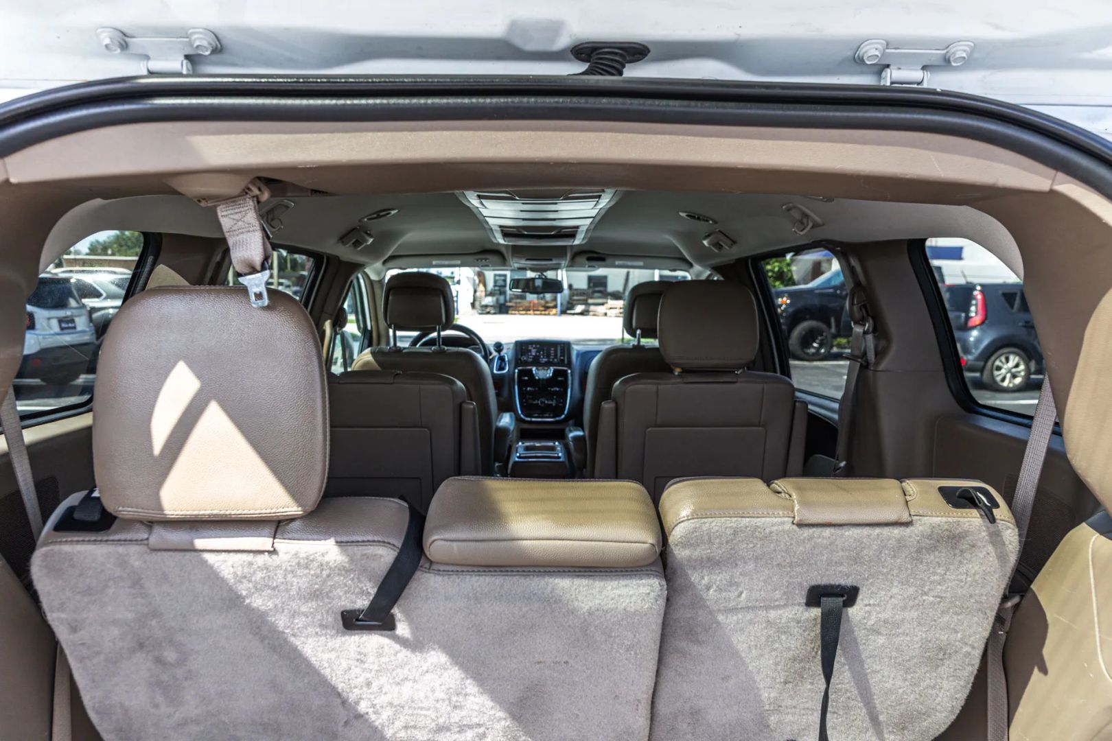 Photo 13 of this Chrysler Town & Country