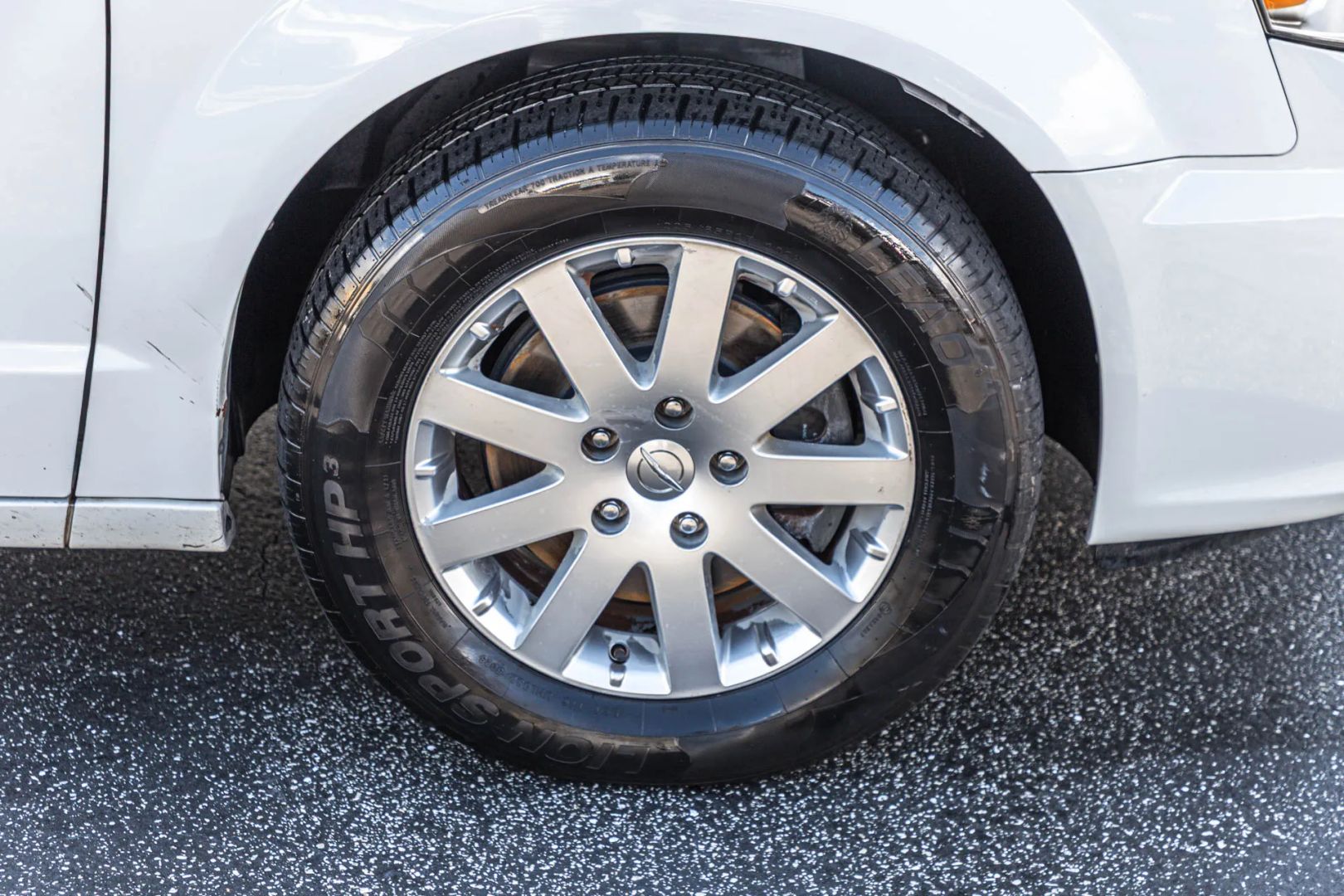Photo 19 of this Chrysler Town & Country