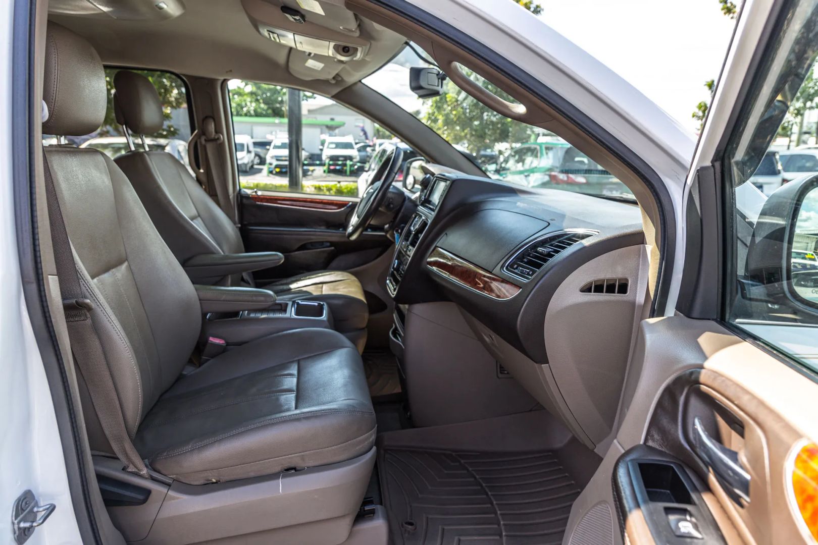 Photo 31 of this Chrysler Town & Country