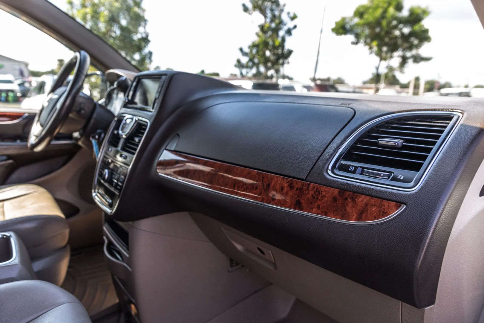Photo 34 of this Chrysler Town & Country