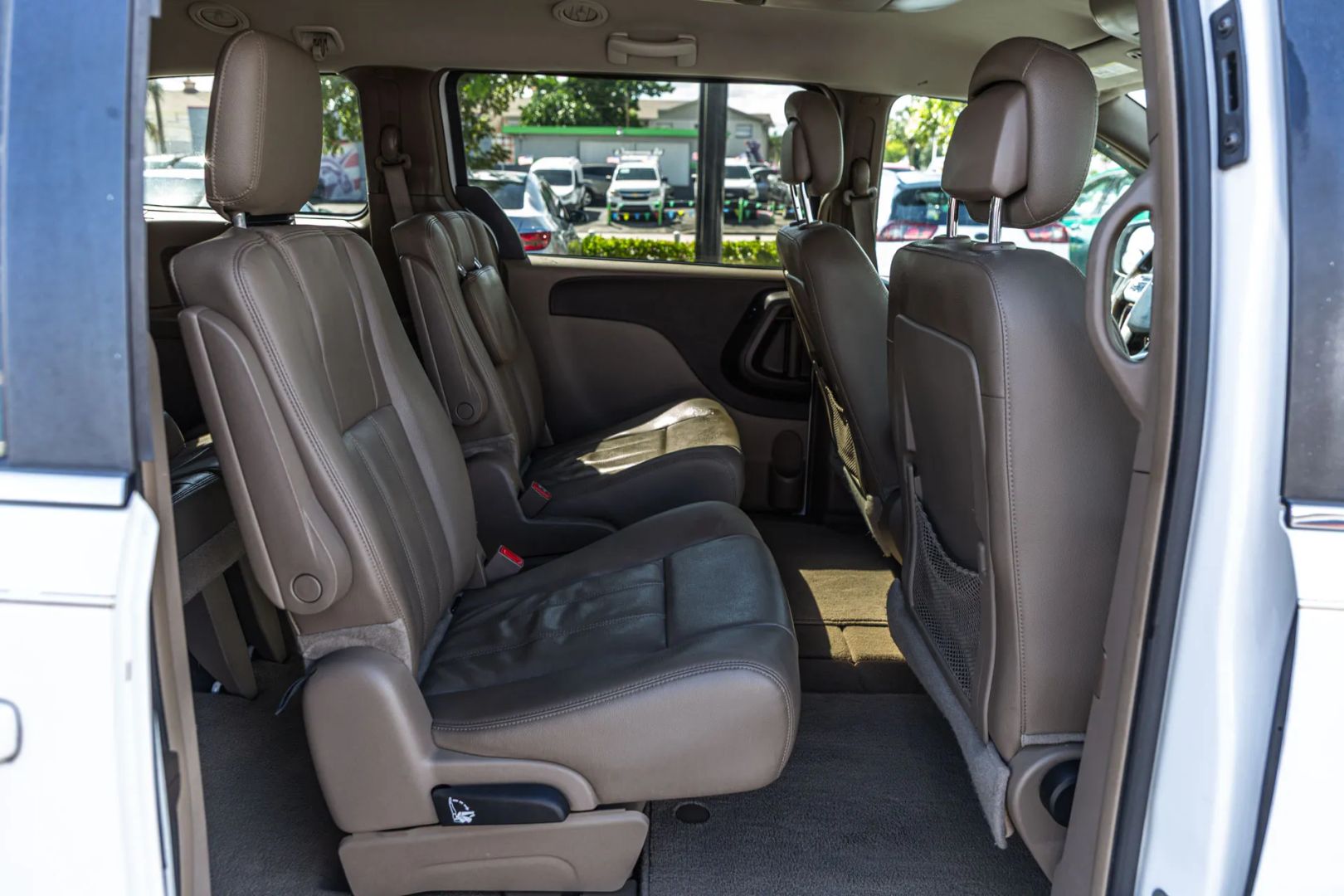 Photo 37 of this Chrysler Town & Country