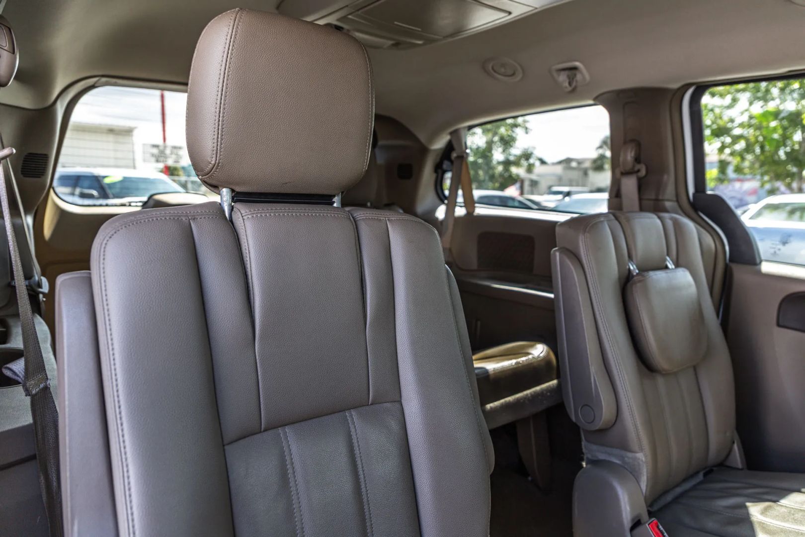 Photo 39 of this Chrysler Town & Country