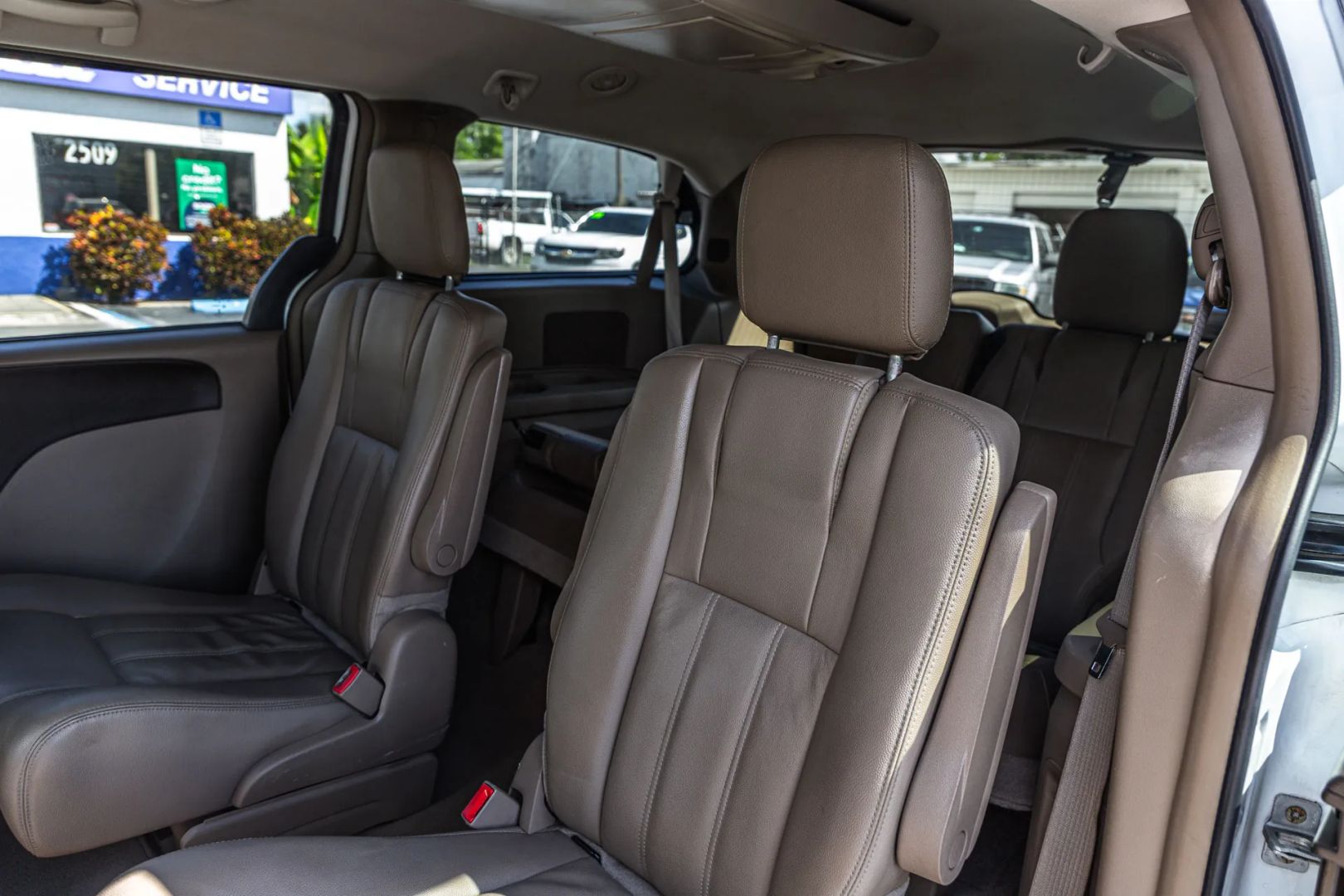Photo 53 of this Chrysler Town & Country