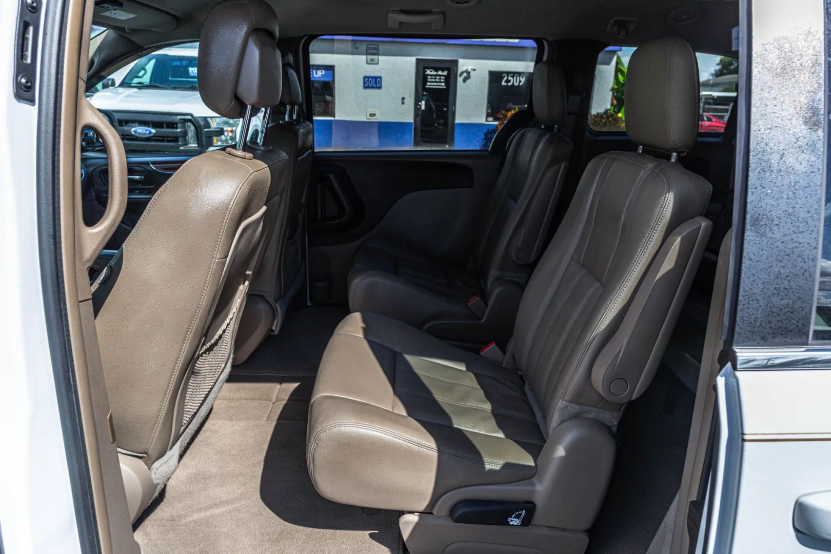 Photo 54 of this Chrysler Town & Country