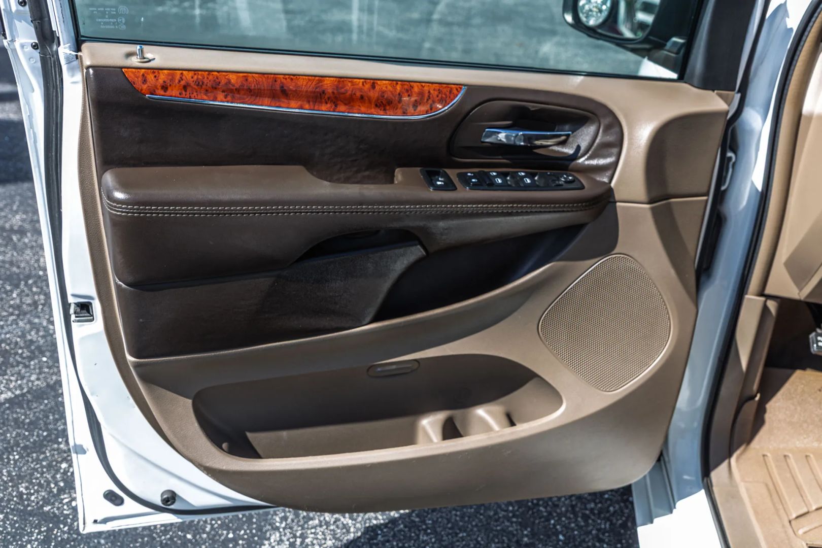 Photo 57 of this Chrysler Town & Country