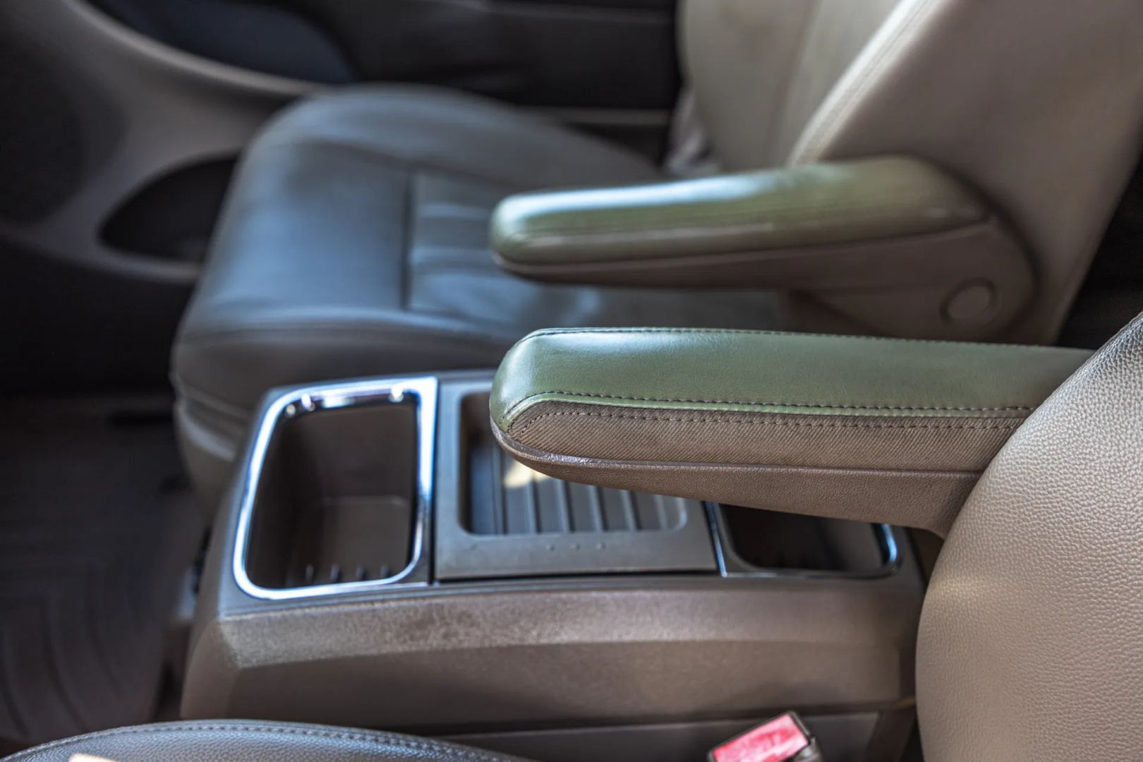 Photo 61 of this Chrysler Town & Country